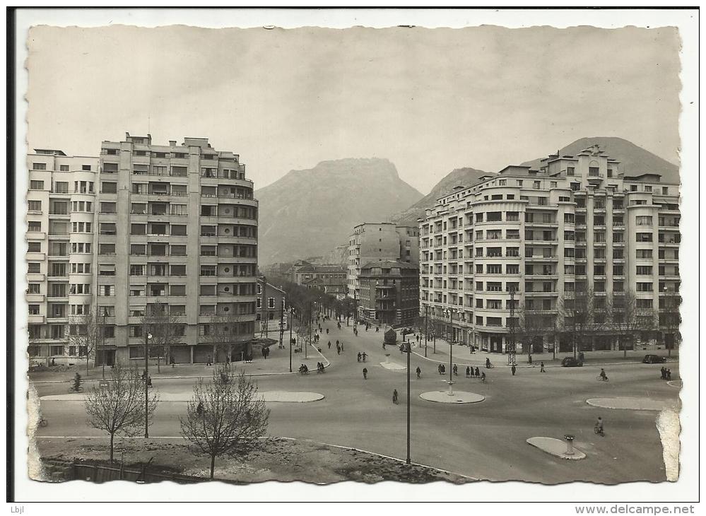 GRENOBLE , Place Gustave Rivet - Grenoble