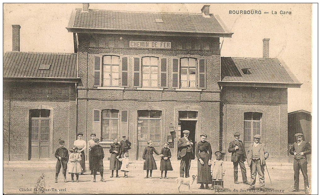 1916  BOURBOURG     ; LA  GARE    Animee - Autres & Non Classés