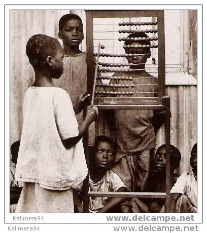 ETHNOGRAPHIE  AFRICAINE  /  GABON  /  LECON  DE  CALCUL  ( Enfants Africains Et Boulier Chinois ! ) - Gabon