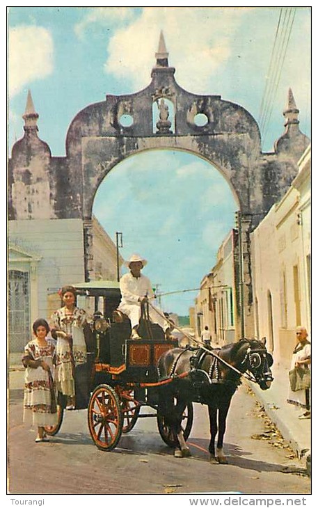 Mai13 913 : Mexico  -  Merida  -  Yucatan  -  Arco De San Juan - Mexique
