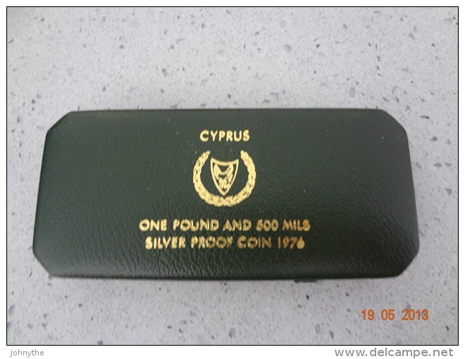 CYPRUS 1976 REFUGEES 500 Mils And 1 Pound Silver Proof Coins With CASE UNC - Cyprus