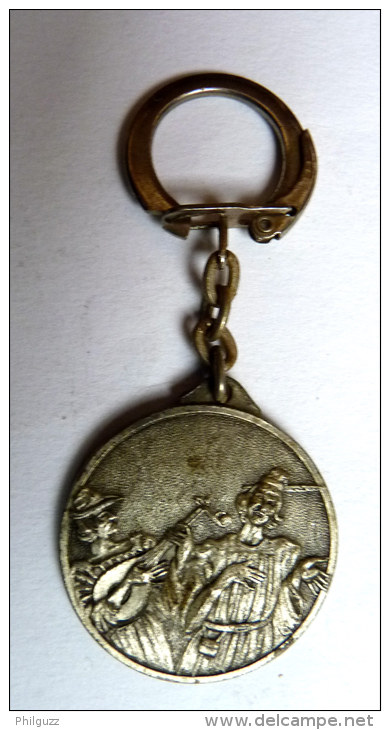 PORTE CLES EN METAL - LES VINS DES TROUBADOURS - CUGNAUX - Key-rings