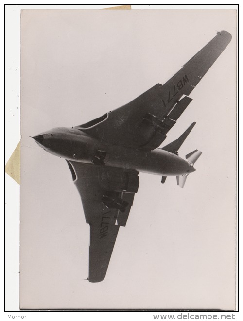 VERITABLE TIRAGE PHOTOGRAPHIE AVION  BOMBARDIER  A REACTION VICTOR  1953 - Aviazione