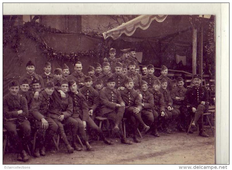 A Identifier  Thème Militaria   Groupe De Soldats - A Identifier