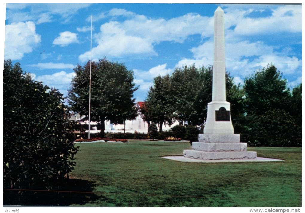 (876) Canada - Settlers Cenotaph - Monumenti Ai Caduti