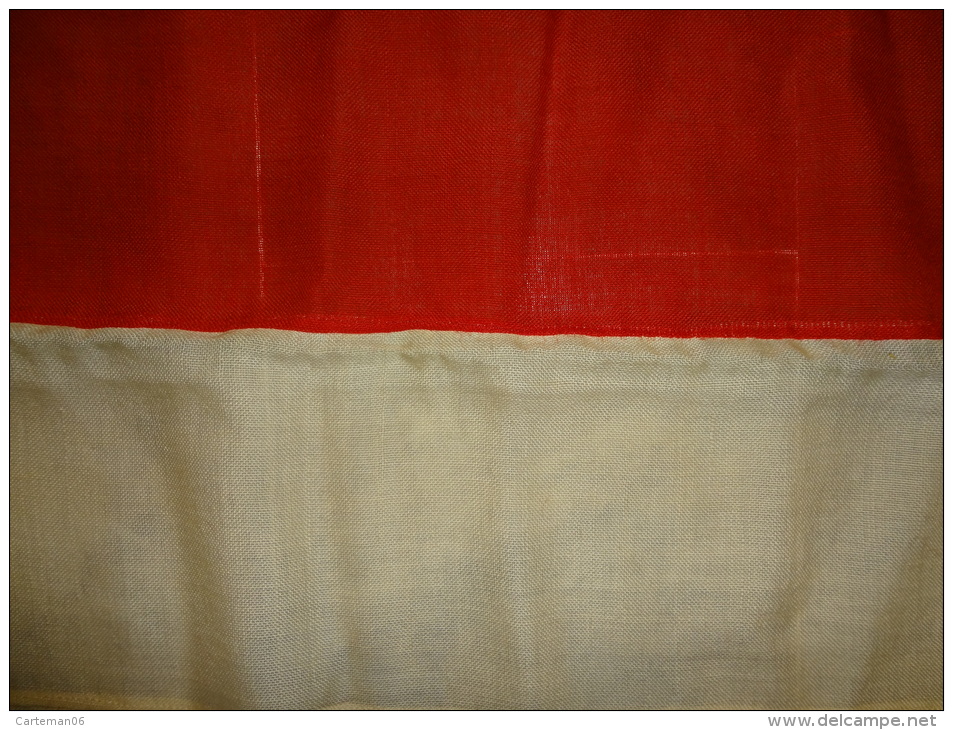 Ancien Drapeau (pavillon) Marine Monégasque En Tissu (Monaco) - Drapeaux