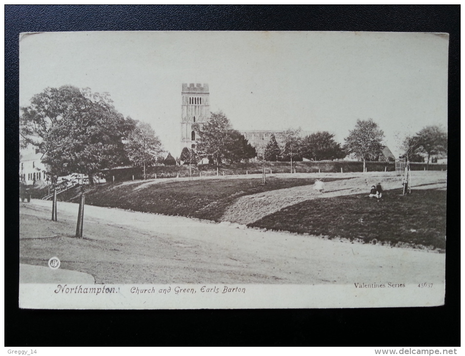 CP Carte Postale Postcard UK Northampton Church And Green Earls Barton (5) - Autres & Non Classés