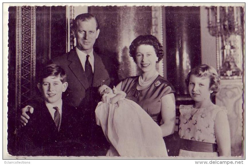 Famille  Royale   Queen Elisabeth II      (non écrite Non Voyagée) - Royal Families