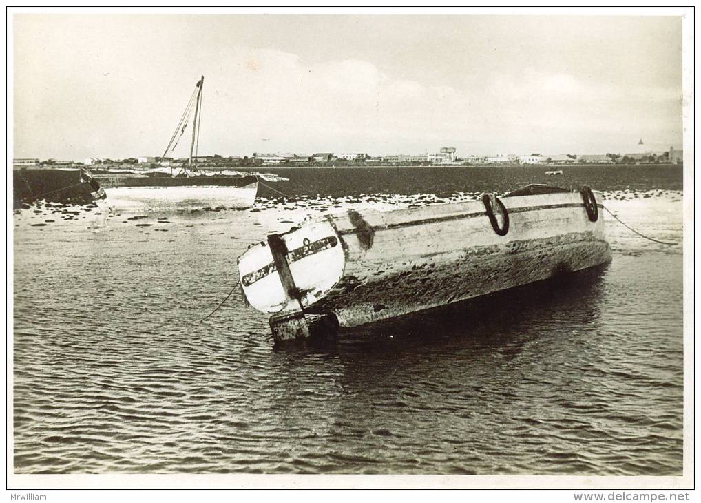 Carte Photo  DJIBOUTI,   Basse Marée  (barques) - Djibouti