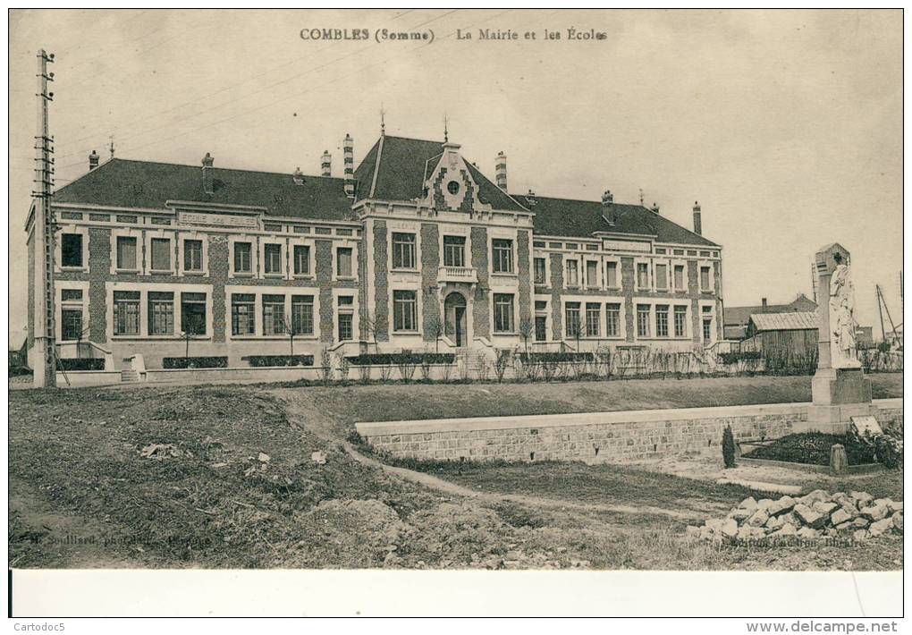 Combles  La Mairie Et Les Ecoles  Cpa - Combles