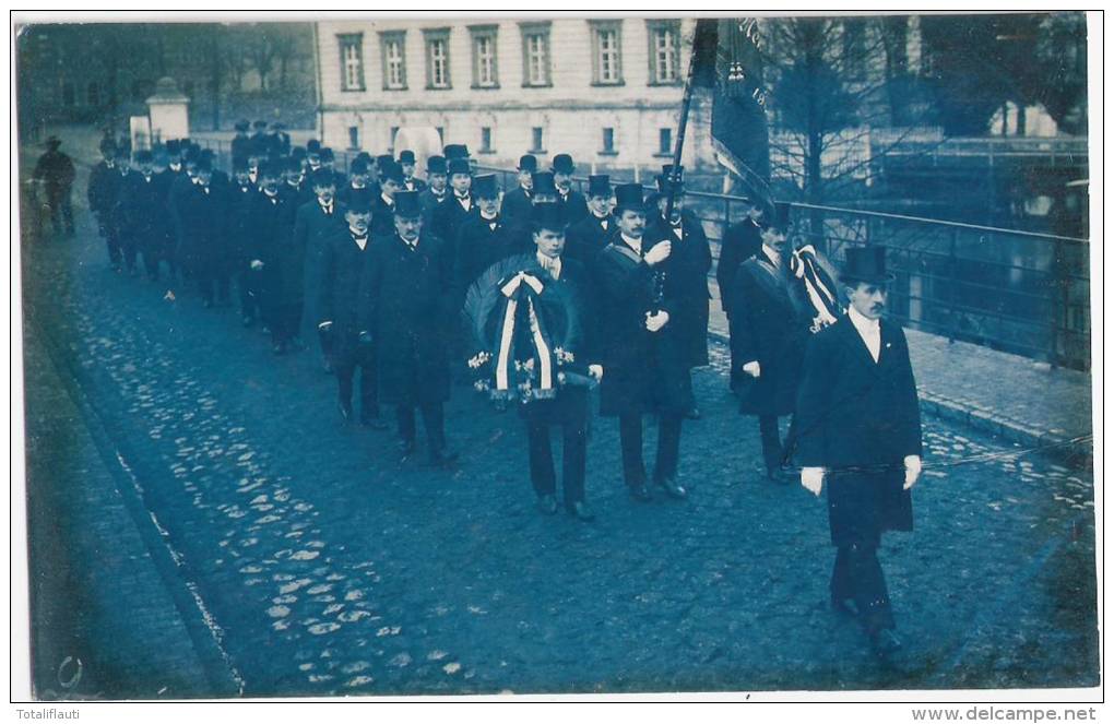 Neustadt Glewe Studenten Trauerzug Durch Die Stadt X Männer Turn Verein Bläulich Studentika - Ludwigslust