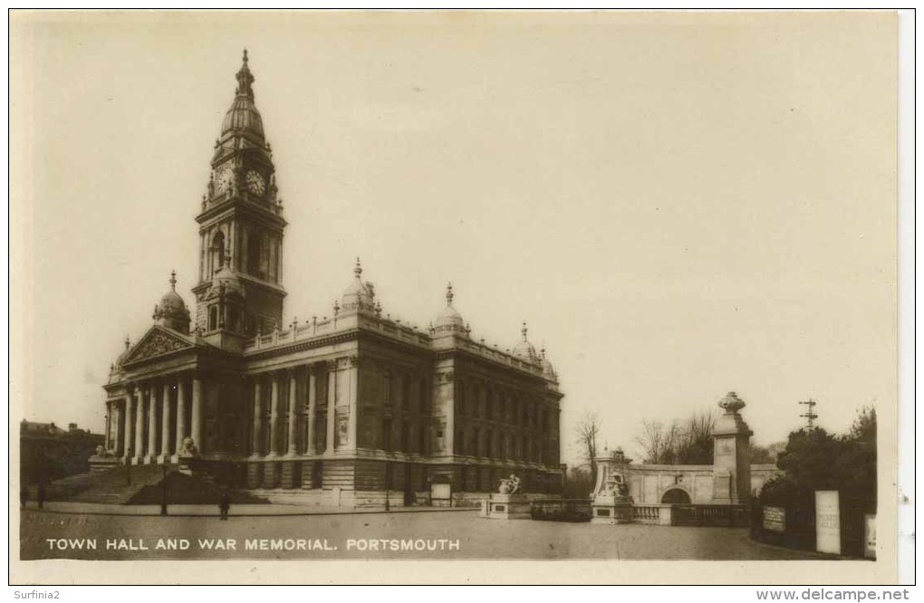 HANTS - PORTSMOUTH - TOWN HALL AND WAR MEMORIAL RP Ha103 - Portsmouth