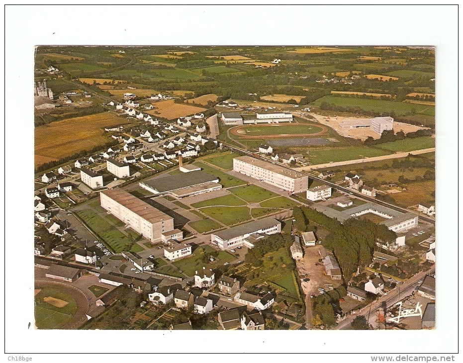 CSM : 22 - Côtes D´Armor : Loudéac : Vue Aérienne : Le Centre Scolaire & Sportif + Maisons, Immeubles, Campagne ... - Loudéac