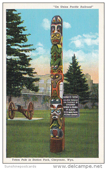 Wyoming Cheyenne Totel Pole In Station Park Curteich - Cheyenne