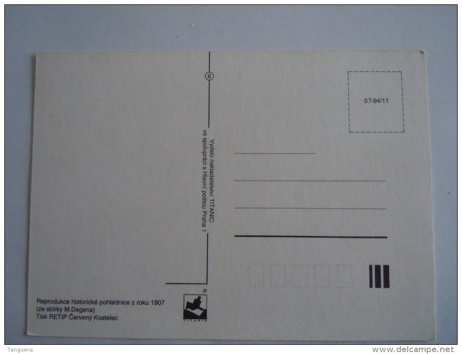 Tchechië Praag Vrouw Met Brievenbus Femme Avec Boîte Aux Lettres - Poste & Facteurs