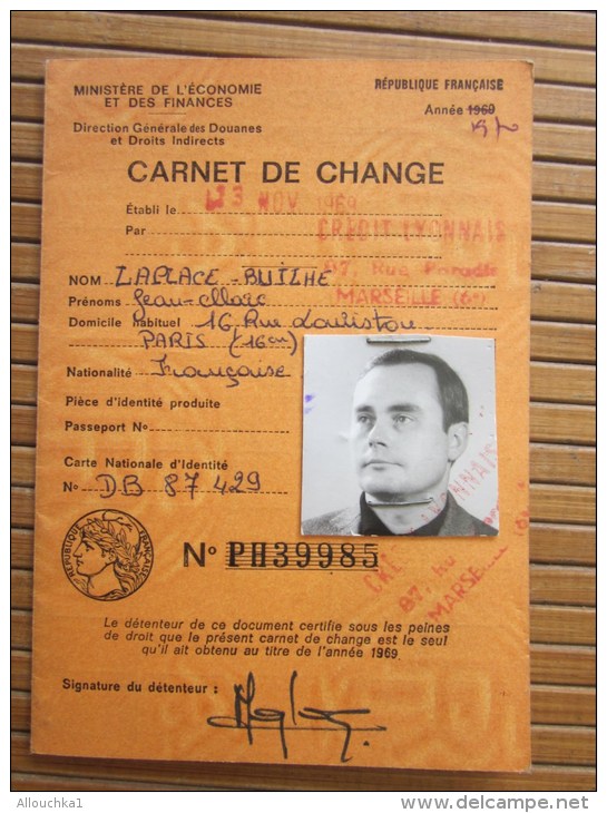 1969 : Carnet De Change : Achat Et Rétrocession De Devises Banque , Crédit Lyonnais Tourisme Paris Timbre Fiscal à Sec - Otros & Sin Clasificación