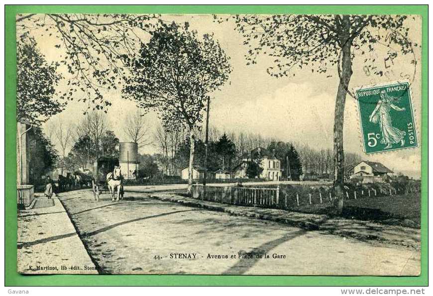 55 STENAY - Avenue Et Place De La Gare - Stenay