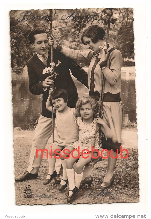 Famille Parfaite 1939, Fillettes Et Parents, Balançoire -Completed Family With 1939, Girls And Parent, Swing - Moda