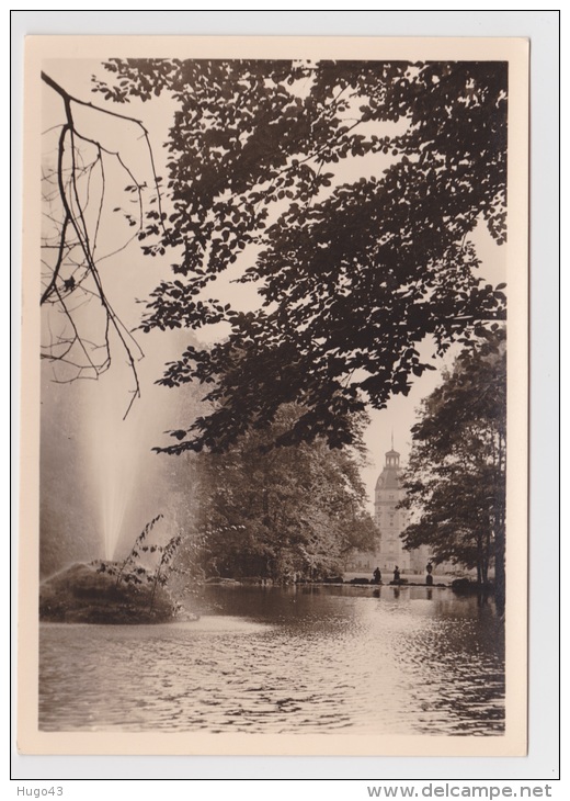 KARLSRUHE - SCHLOSSPARK MIT BLICK AUF SCHLOSSTURM - Karlsruhe