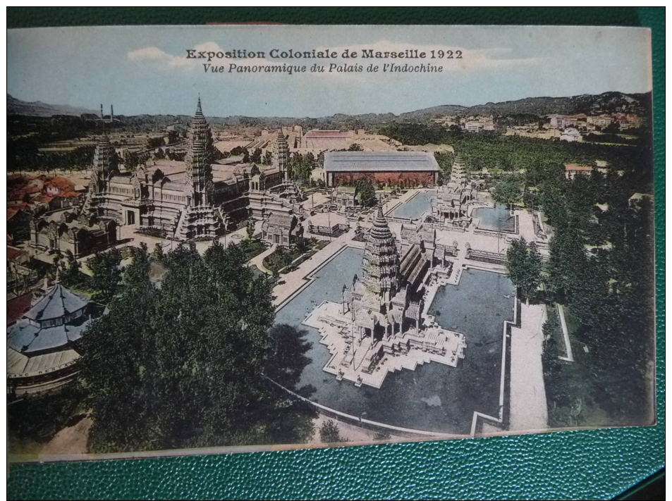 MARSEILLE   -  CARNET  DE  L EXPOSITION  COLONIALE  1922  - OFFERT PAR  BANANIA -    ILLUSTRE  PAR  POULBOT - Expositions Coloniales 1906 - 1922