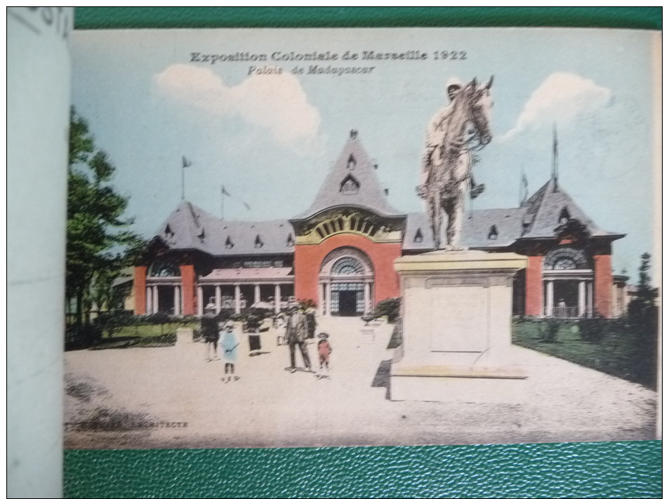 MARSEILLE   -  CARNET  DE  L EXPOSITION  COLONIALE  1922  - OFFERT PAR  BANANIA -    ILLUSTRE  PAR  POULBOT