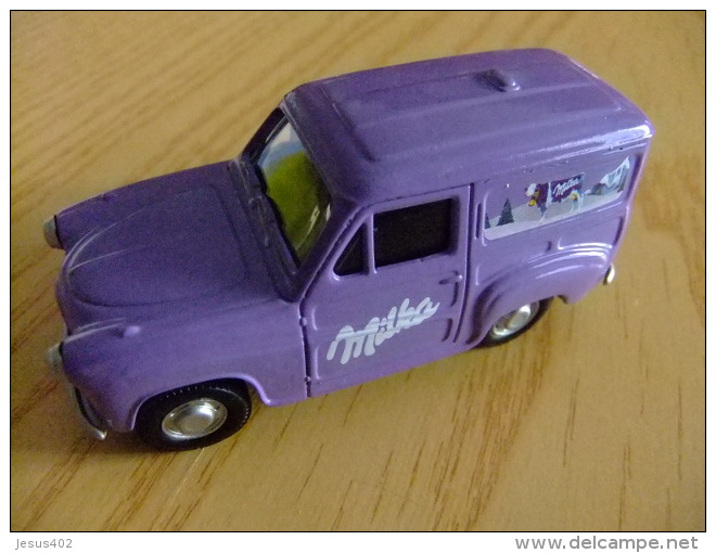 FURGONETA  AUSTIN A 35 VAN  CON PUBLICIDAD  MILKA CHOCOLATES - Corgi Toys