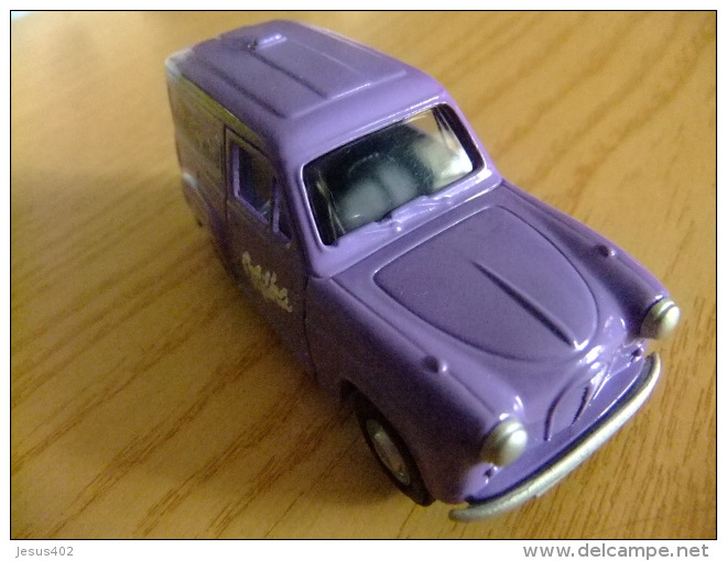 FURGONETA  AUSTIN A 35 VAN  CON PUBLICIDAD  MILKA CHOCOLATES - Corgi Toys