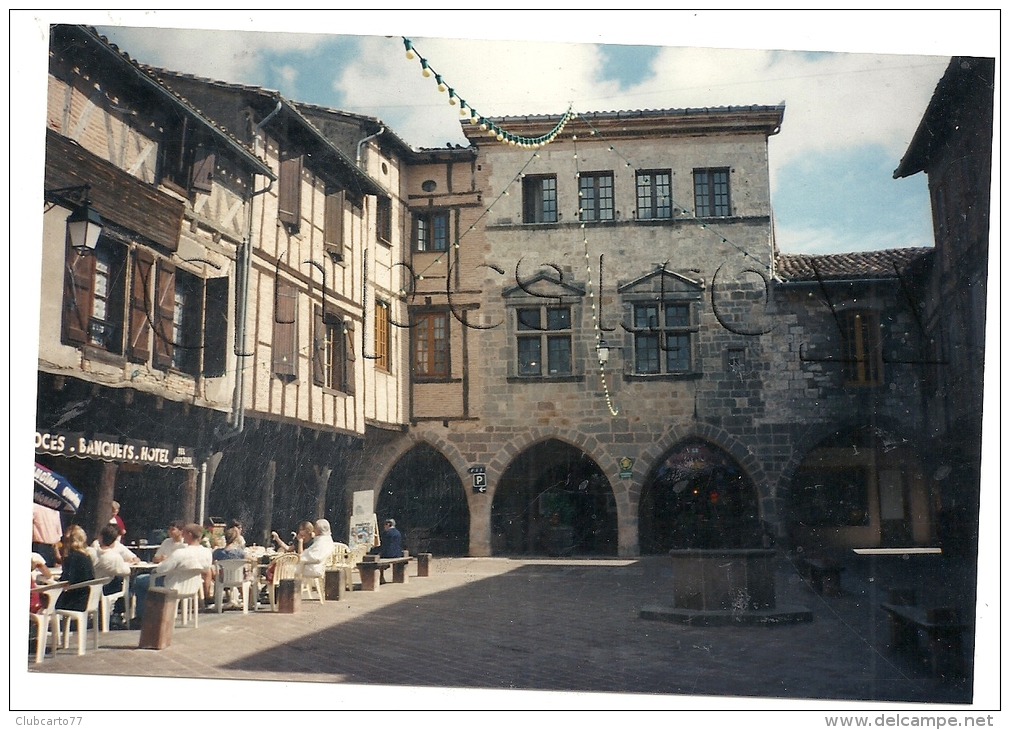 Castelnau-de-Montmirial (81): Photo Projet CP GF La Terrasse Du Café Restaurant Place Des Arcades En 1996 (animé) RARE. - Castelnau De Montmirail