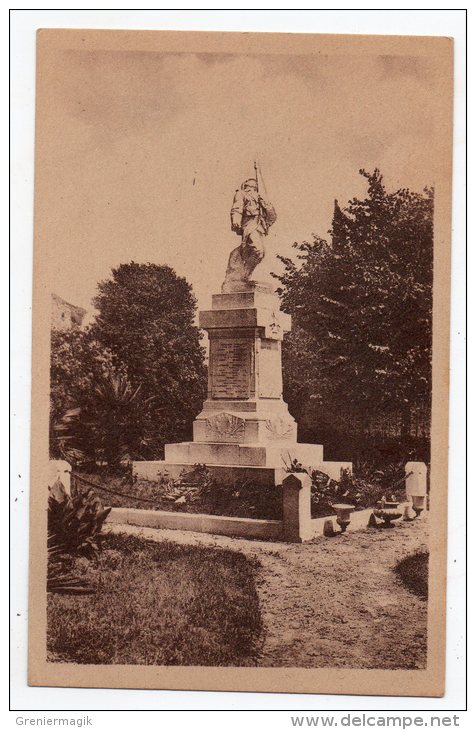 Cpa - Sauveterre-de-Guyenne (Gironde) - Le Monument Aux Morts Pour La Patrie - Monuments Aux Morts