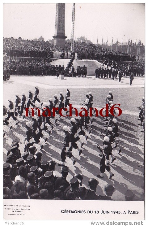 PHOTO CEREMONIES DU 18 JUIN 1945 A PARIS MINISTERE DE LA GUERRE DIRECTION DES SERVICES DE PRESSE G DE GAULLE - Guerre, Militaire