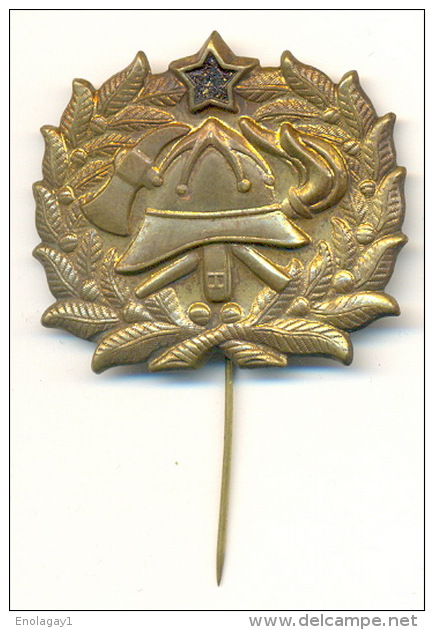 Fireman Cap Badge With Red Star - Pompiers