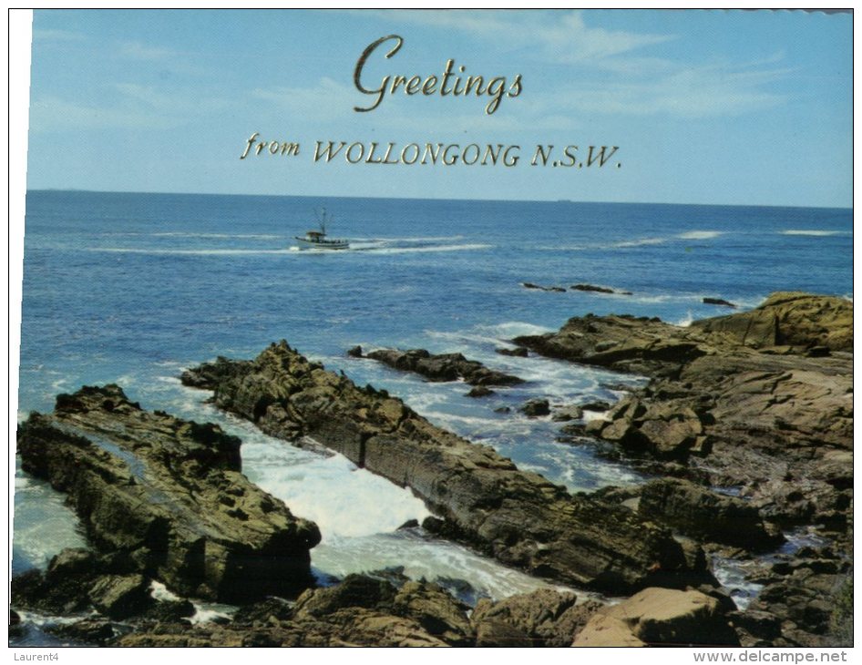 (120) Australia - NSW - Wollongong And Fishing Boat - Wollongong