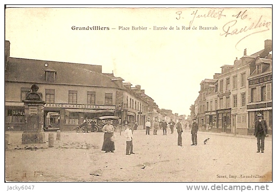 60 - Grandvilliers - Place Barbier - Entrée De La Rue De Beauvais - Grandvilliers