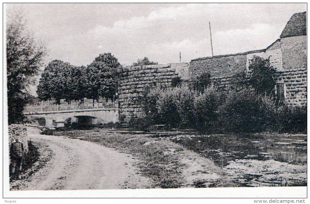 CHATEAUVILLAIN - LE PONT DES MALADES - BELLE CARTE - SEPIA -  TOP !!! - Chateauvillain