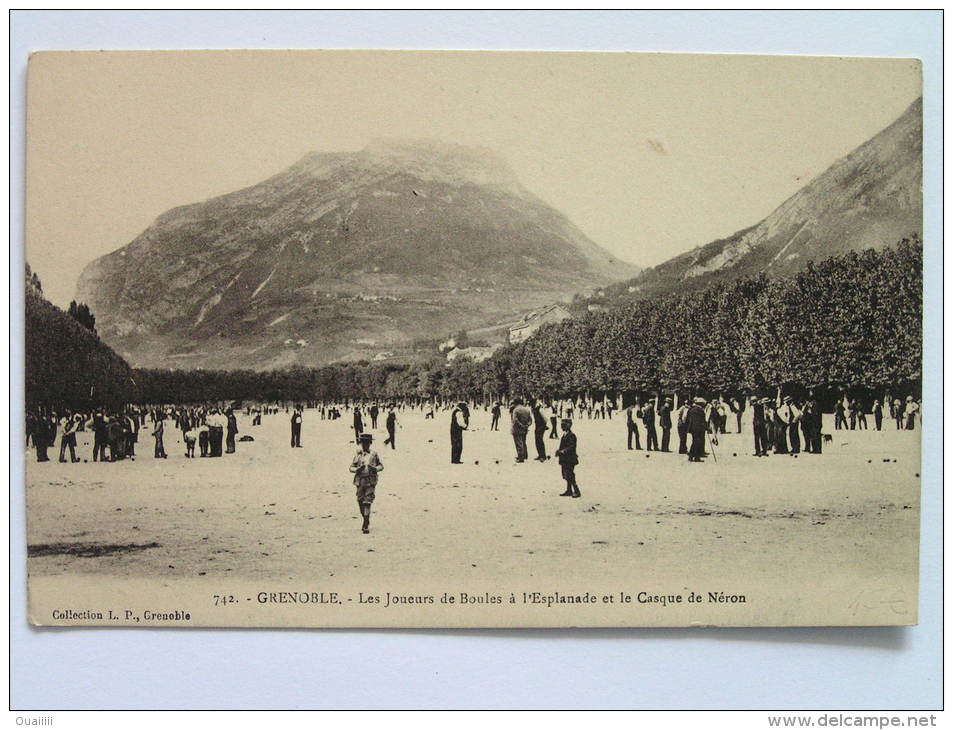 Cpa, Très Belle Vue Animée, Grenoble, Les Joueurs De Boules à L'esplanade Et Le Casque De Néron - Grenoble