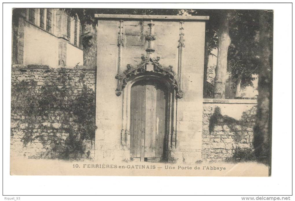 10 - FERRIERES En GATINAIS - Une Porte De L'Abbaye - Andere & Zonder Classificatie
