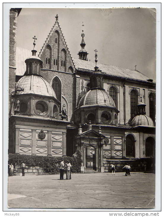 Pologne--KRAKOW--Cracovie--1967---La Cathédrale De Wawel (animée) Cpsm 10 X 15 ---timbre Au Dos - Pologne