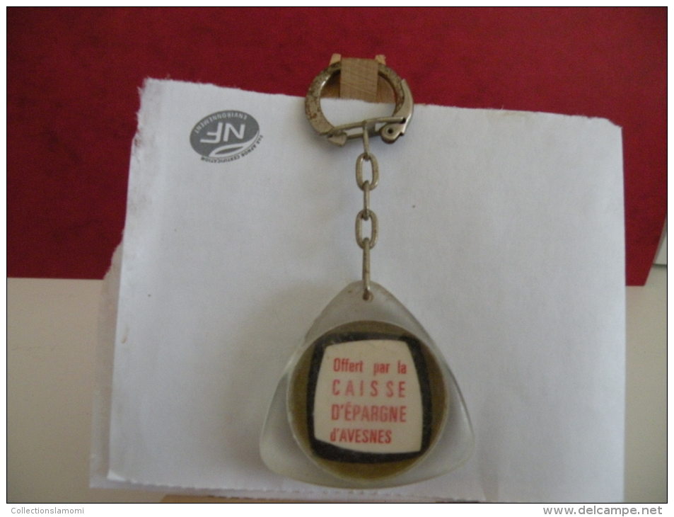 Porte Clef - CAISSE D´ÉPARGNE D´AVESNES SUR HELPE Nord (Année 50/60/70 Occasion 2 Photos) - Key-rings