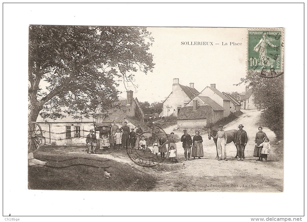 CPA : 18 - Cher : Solérieux - Gron - ( Baugy ) :La Place : Animation Maison - Cheval - Peu Commune - - Baugy