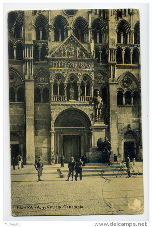 Italie--FERRARA--Entrata Cattedrale (animée,vélo) N° 10568  éd ????? - Ferrara