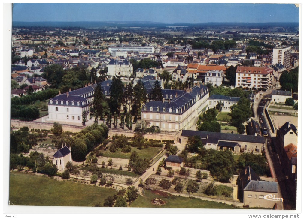 NEVERS. - Vue Aérienne. Le Couvent Saint-Gildard.  CPM - Nevers