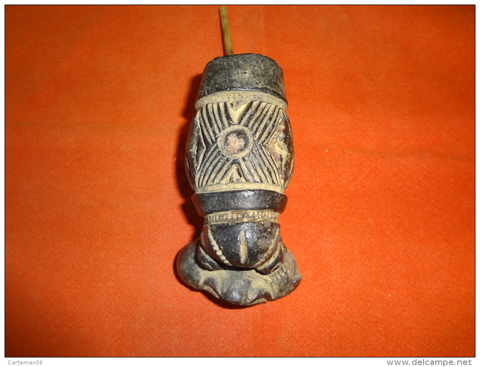 Ancienne Pipe En Terre Cuite Bamoun - Bamun - Anthropomorphe (Cameroun) - Afrikaanse Kunst