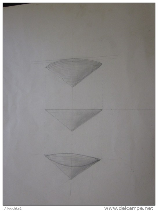 Cahier de 5 dessins(d´écolier) exécutés au crayon au fusain sur des feuilles de dessin  qq notations >> 32 X 25cm
