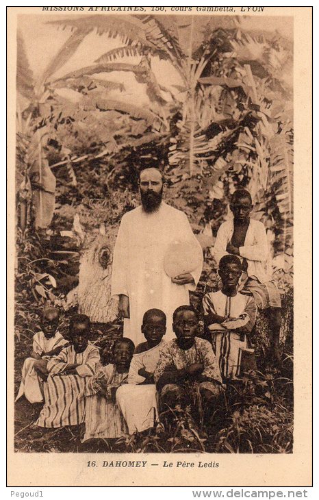 CARTE POSTALE ANCIENNE. BENIN. DAHOMEY.  LE PERE LEDIS. - Benin