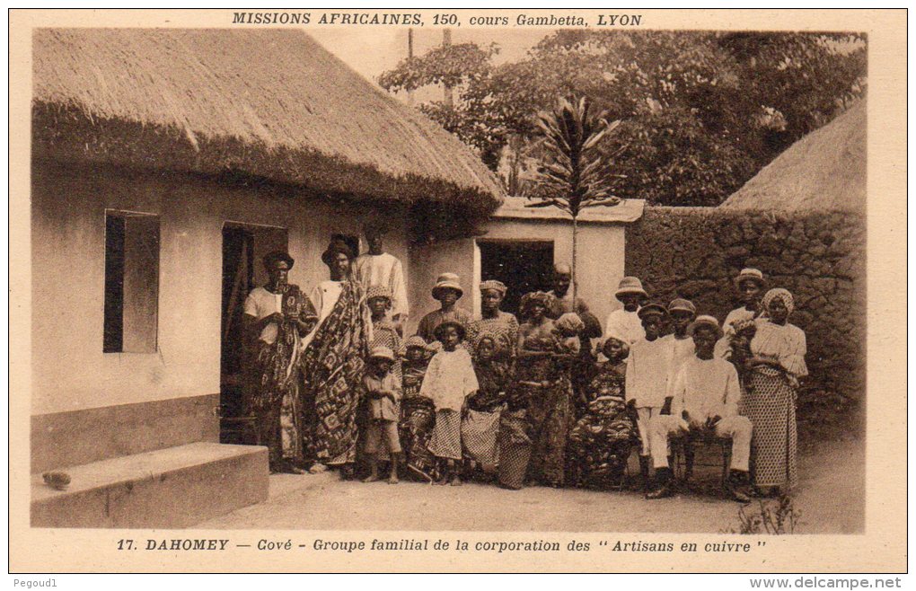 CARTE POSTALE ANCIENNE. BENIN. DAHOMEY.  COVE. LA CORPORATION DES " ARTISANS EN CUIVRE". - Benin