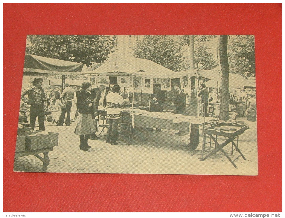 BRUXELLES -   Un Coin Du Vieux Marché - Bouquinerie  "La Tente Rouge"  -  (2 Scans ) - Markten