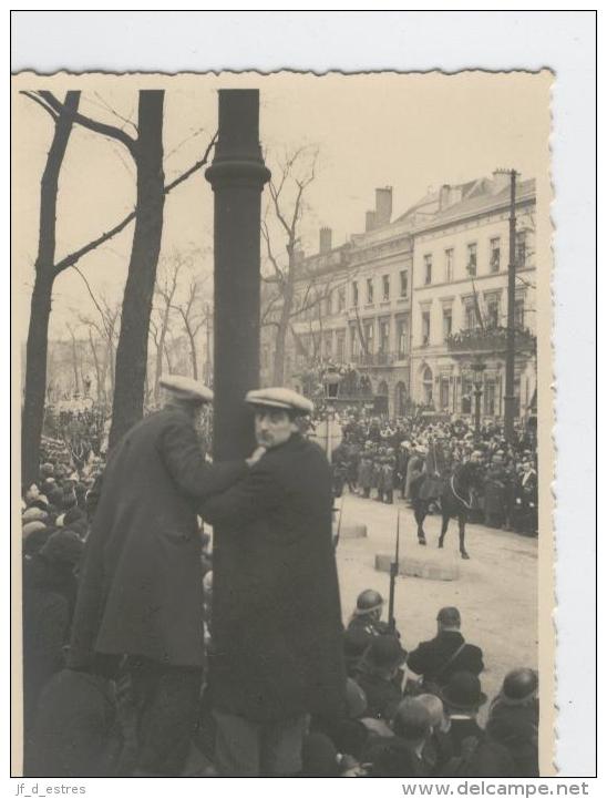 Avènement Du Roi Léopold III. 1934. 11 X 8, 5 Cm. 16 Photographies D´amateur - Célébrités