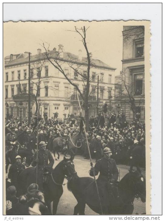 Avènement du Roi Léopold III. 1934. 11 x 8, 5 cm. 16 Photographies d´amateur