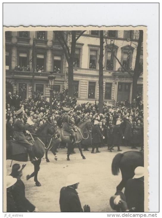 Avènement du Roi Léopold III. 1934. 11 x 8, 5 cm. 16 Photographies d´amateur