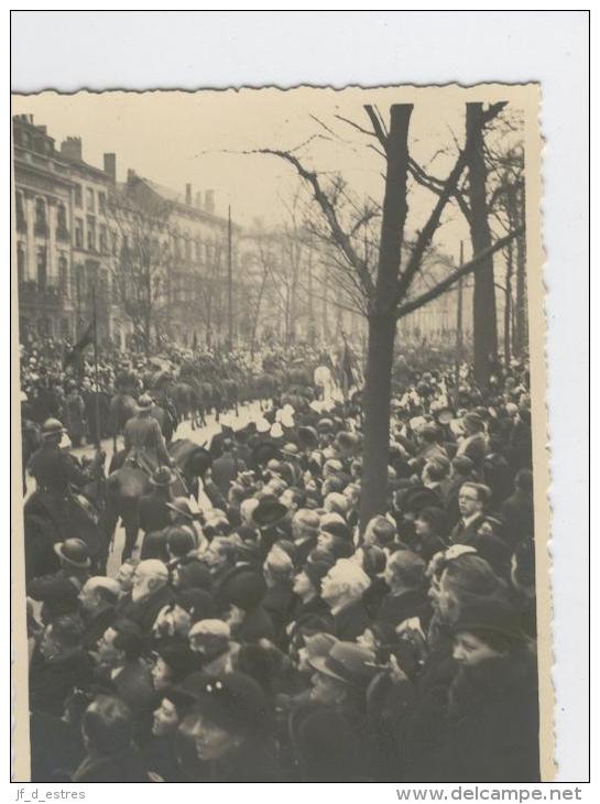 Avènement du Roi Léopold III. 1934. 11 x 8, 5 cm. 16 Photographies d´amateur